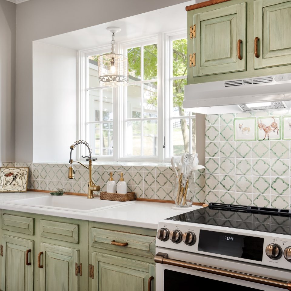 The kitchen at Still Meadow Farm Virginia with green wooden cabinets and a white and gold patterned backsplash